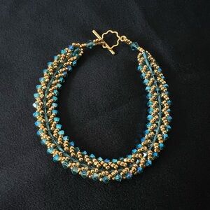 Handmade bracelet of 18K gold and blue Swarovski crystals